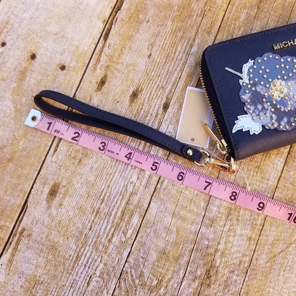 NWT MICHAEL Micahael Kors floral wristlet … - Picture 5 of 5